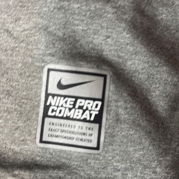 Nike Pro Combat Men’s Gray Fitted Long Sleeve Dri Fit Shirt size Medium - Picture 2 of 5